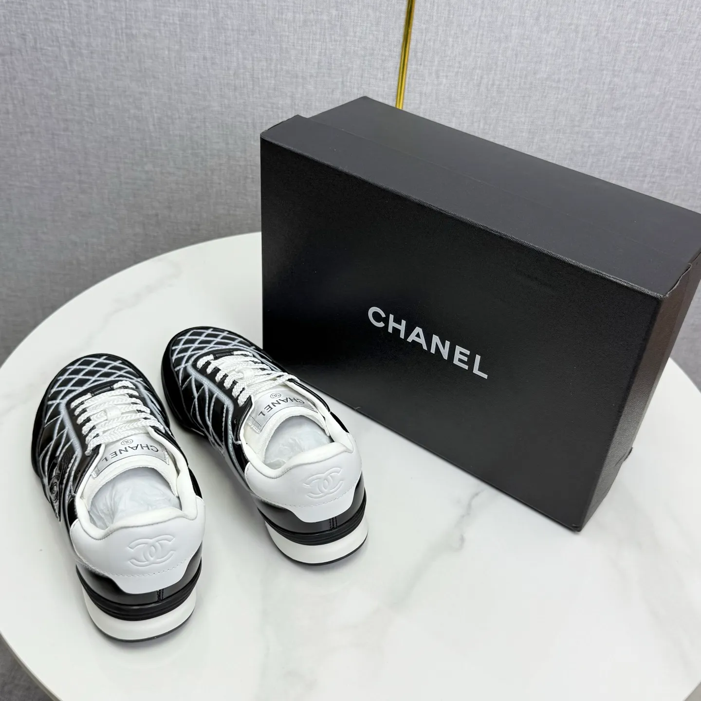 👟👟Ex-factory price 600👟👟Chanel Panda Shoes! 2025 counter's top casual sports shoes. This classic design; the upper is electro-embroidered with a variety of techniques; the outsole is fashionable and sporty; the unusual inclusion of a variety of color matching elements... The diversified mix and match is very good-looking and versatile, and can be used for leisure, fashion, sports, and outdoor... ꫛꫀꪝ Go➫ Materials: ❶Upper made of: original imported first-layer silk cowhide + original waterproof cloth + original first-layer cowhide ❷Inner lining: Original Yangli+wang ❸ Outsole based on: Original TPU combination outsole Counter boutique packaging complete set for women 35–41